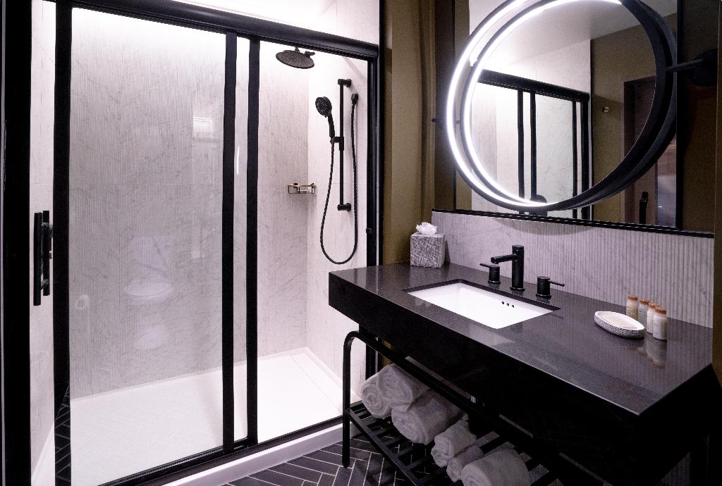 Hotel Indigo Columbus at Riverfront Place