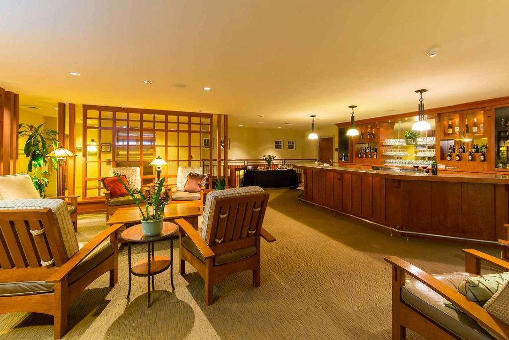 Avila Village Inn
