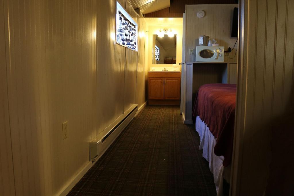 Red Caboose Motel
