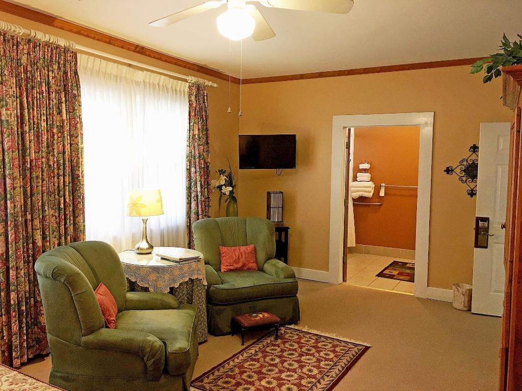Highland Lake Inn Resort