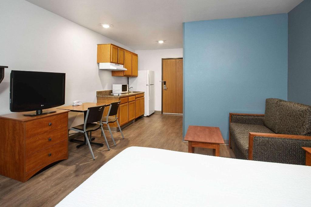 Woodspring Suites Pensacola Northeast
