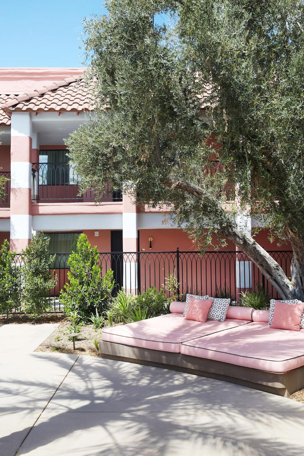 Sands Hotel and Spa - Sports and Entertainment
