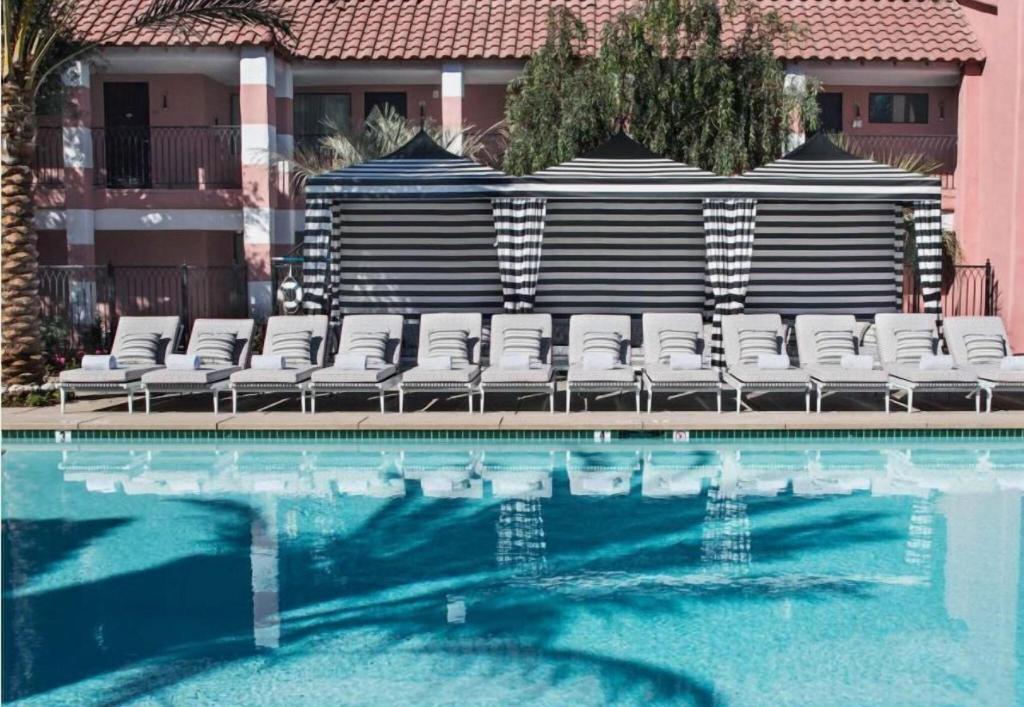 Sands Hotel and Spa - Pool