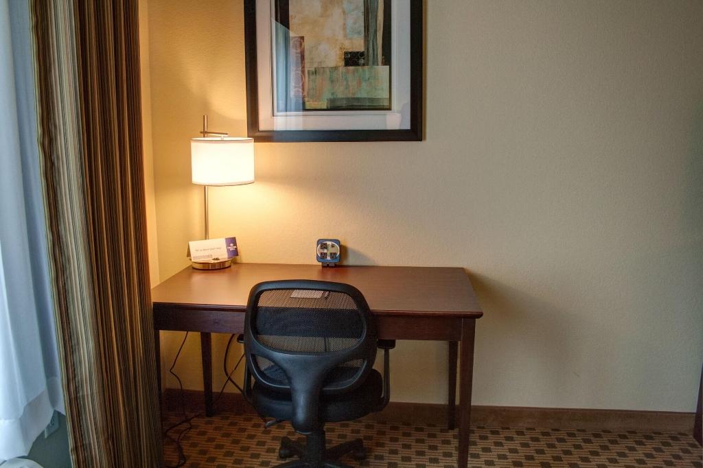 Cobblestone Hotel Suites Jefferson