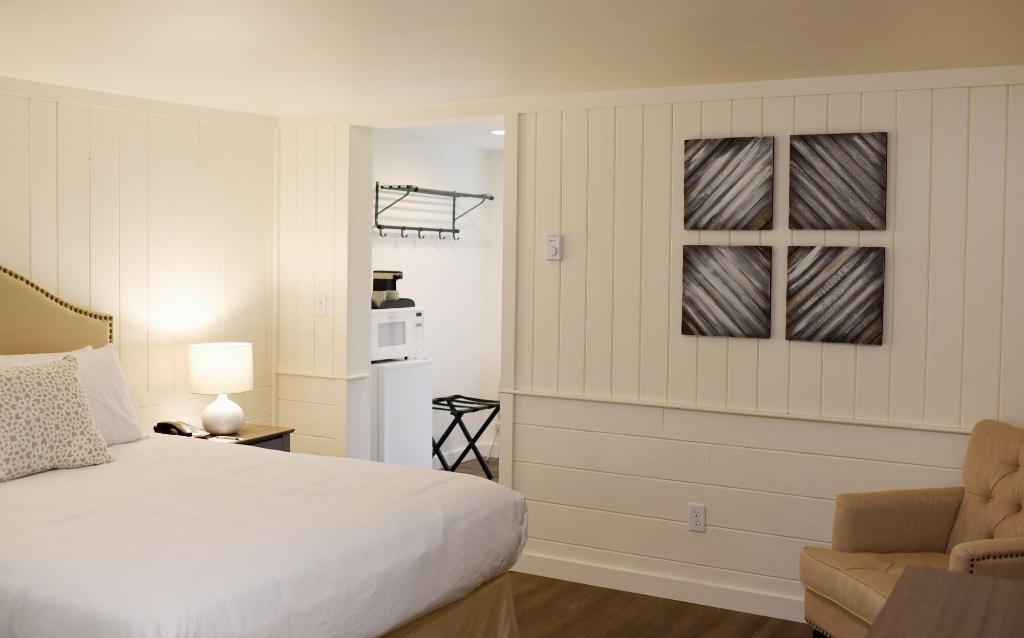 Sandwich Inn And Suites