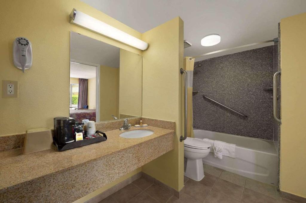 Rose Garden Inn Suites