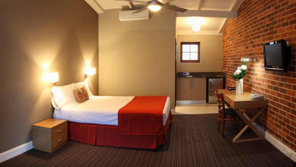Rose Crown Hotel