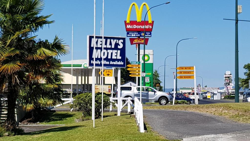 Kelly's Riverside Motel