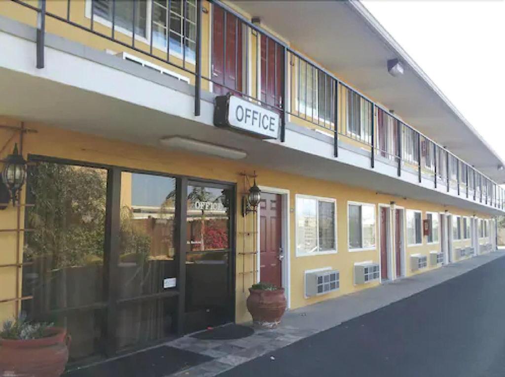 Hotel Lotus Of Lompoc A Great Hospitality Inn, USA, Lompoc. Großes 18