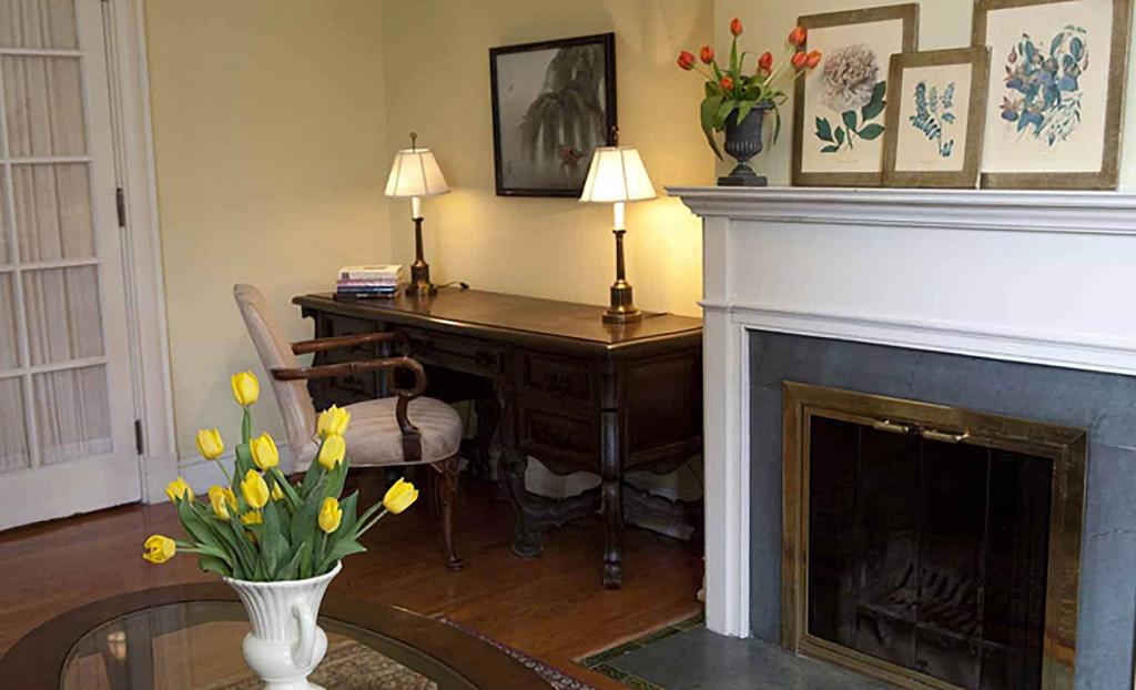 Morgan State House Inn