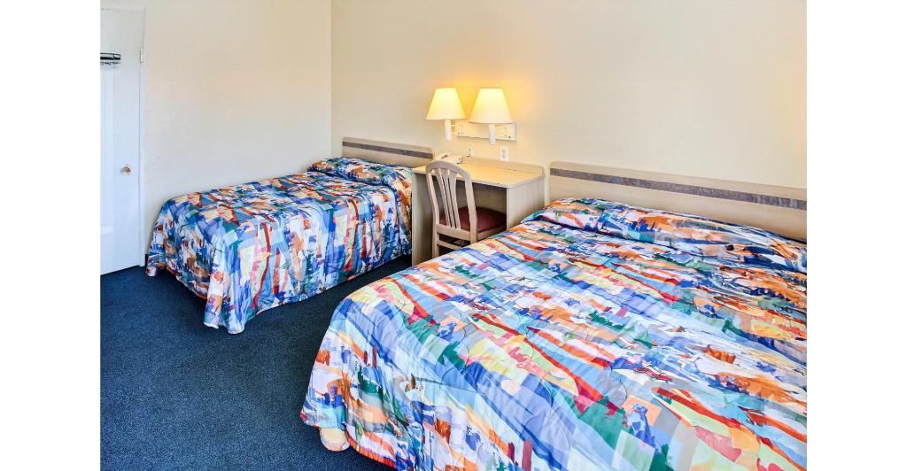 Motel 6 Coalinga, CA - East