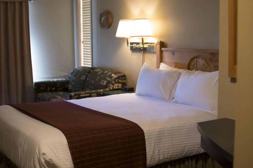 Waterton Lakes Lodge Resort