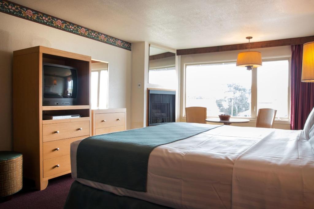 Hi Tide Oceanfront Inn
