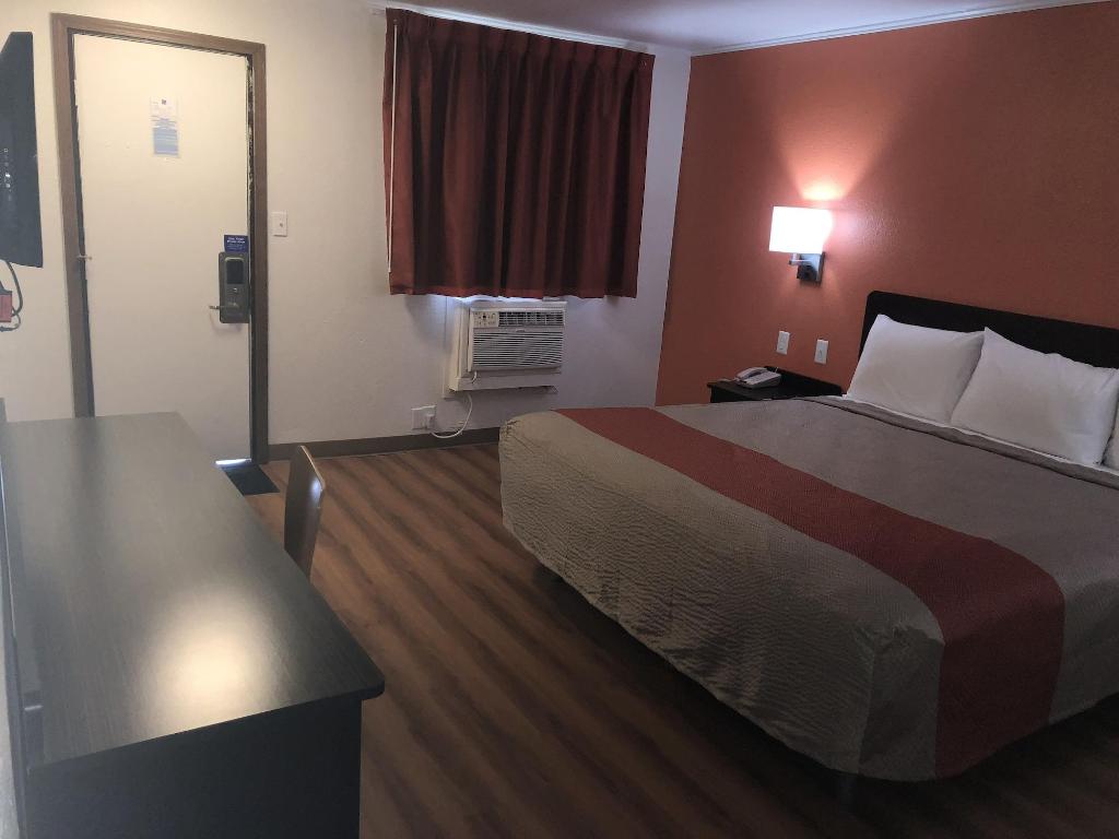 Motel 6 Sullivan Mo