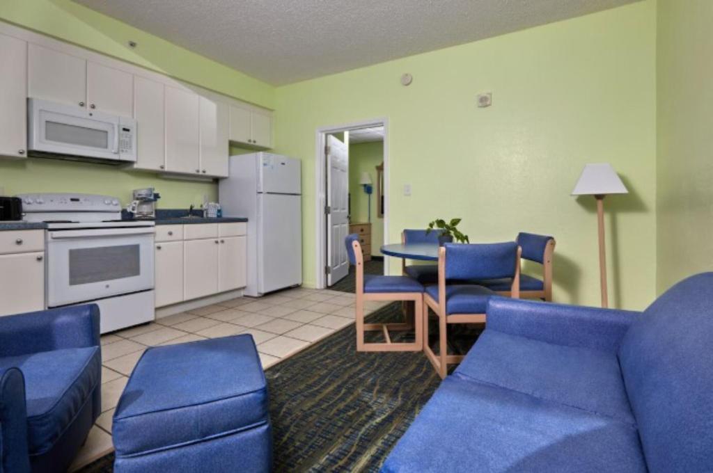Palmetto Beachfront Hotel