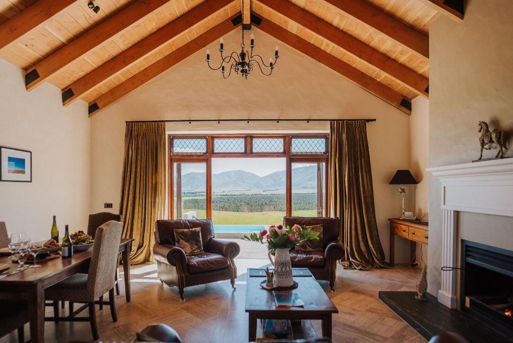 Mt Cook Lakeside Retreat