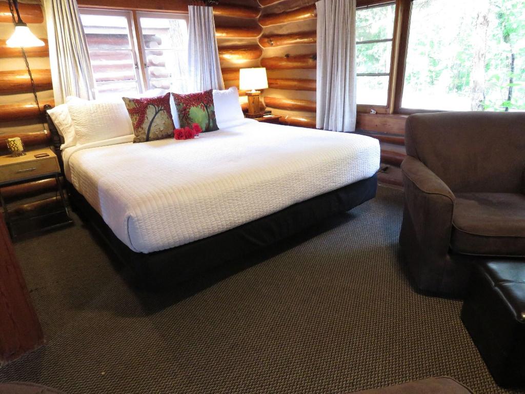 Tall Pines Inn