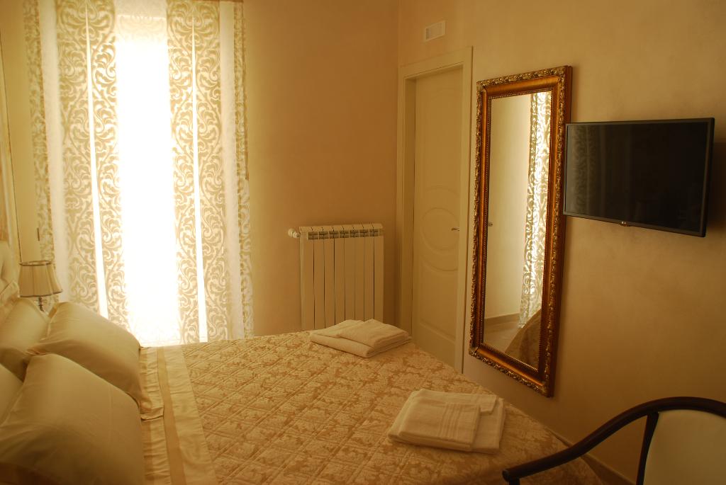 Daphnae House