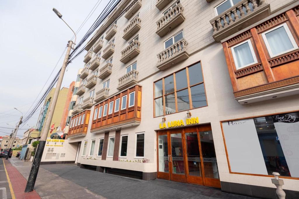 Hotel AYENDA LA LUNA INN