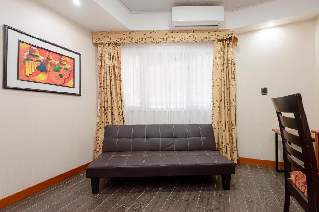 Hotel AYENDA LA LUNA INN