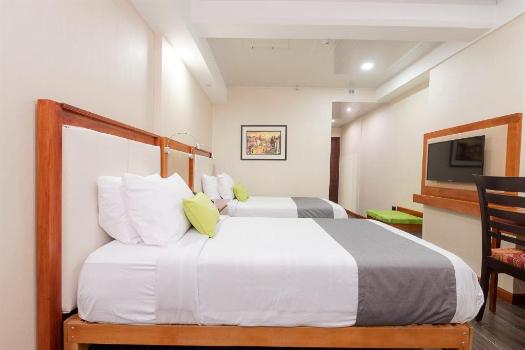 Hotel AYENDA LA LUNA INN