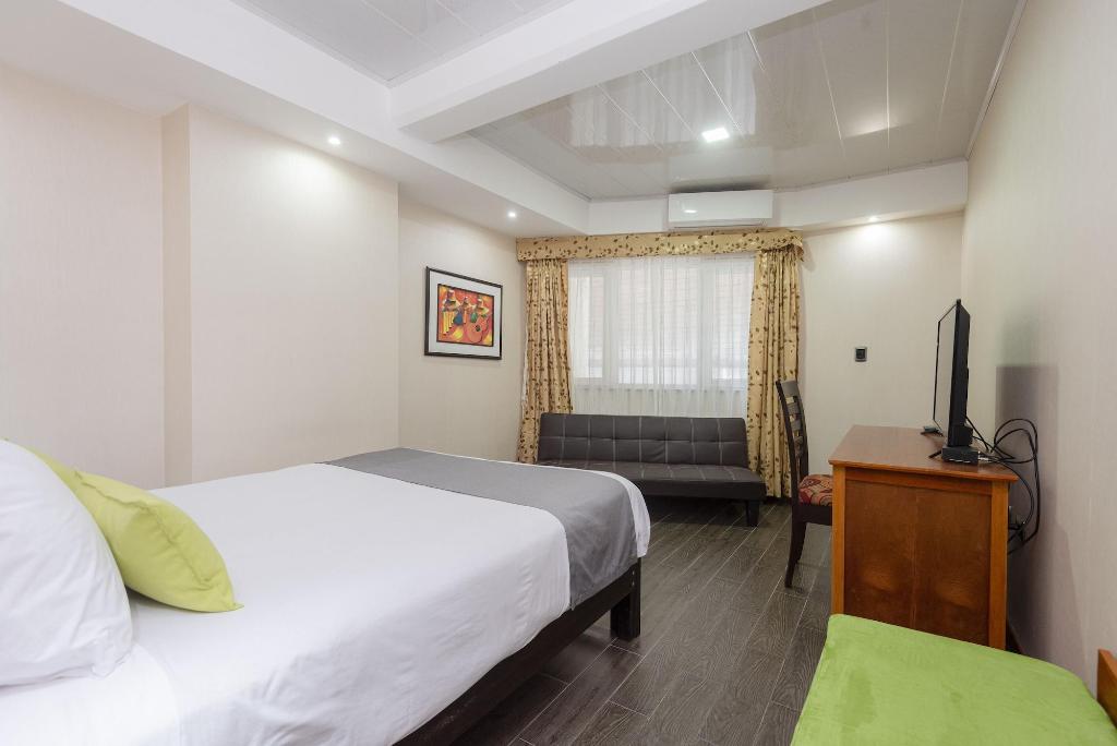 Hotel AYENDA LA LUNA INN