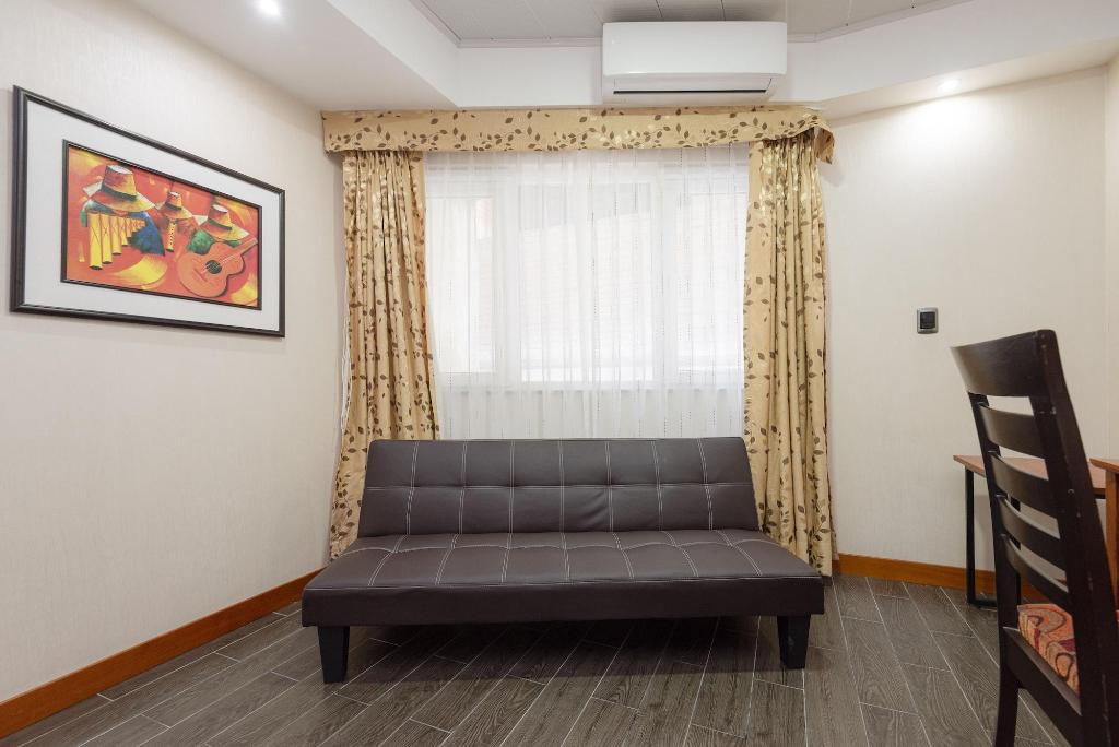 Hotel AYENDA LA LUNA INN