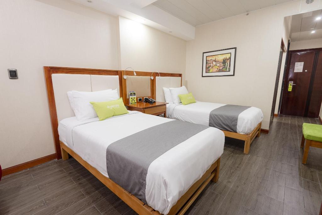 Hotel AYENDA LA LUNA INN