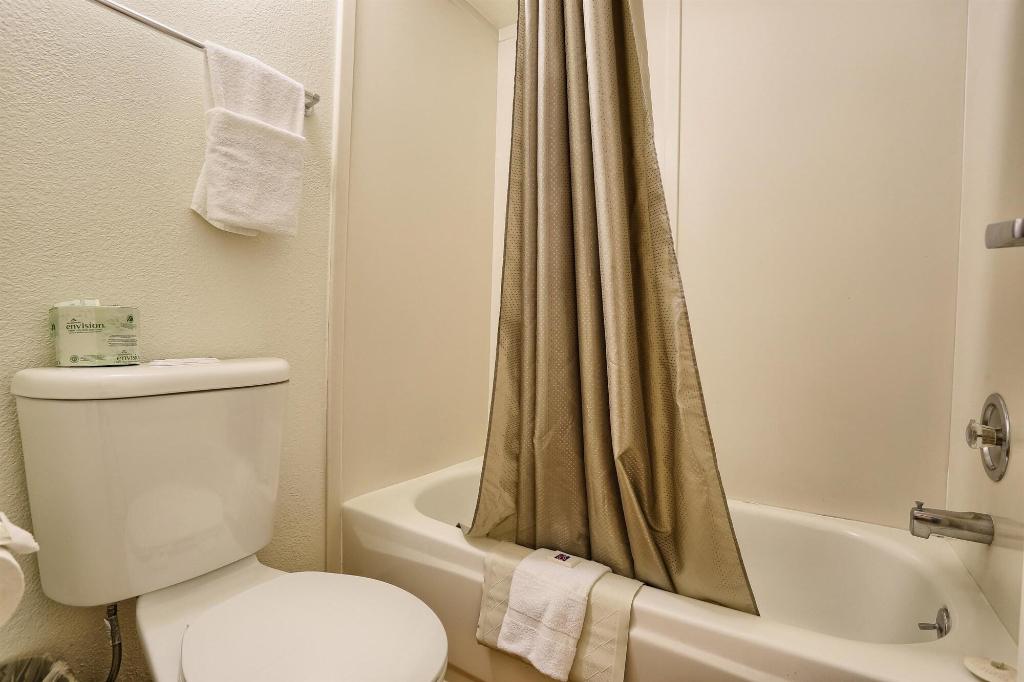 Super 8 By Wyndham Petaluma
