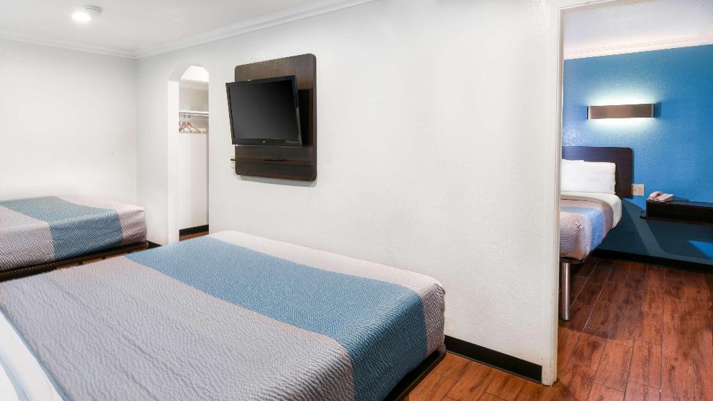 Motel 6 Ontario