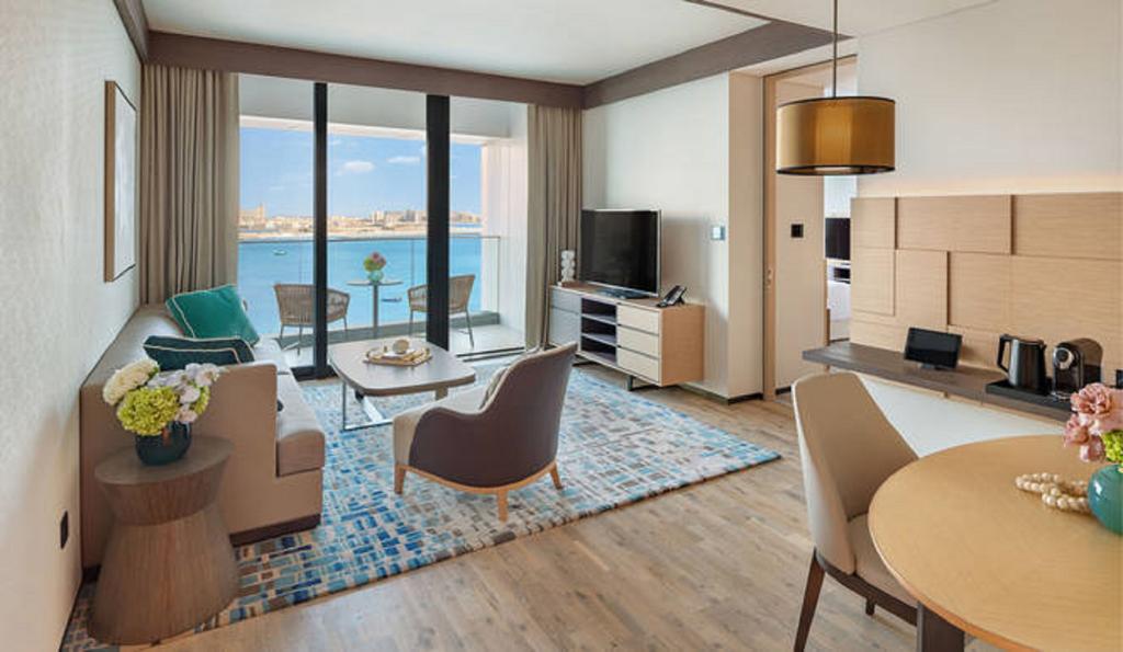 One Bedroom Executive Sea View Suite photo 1
