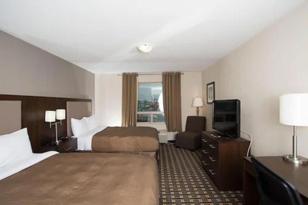 Carlyle Western Star Inn & Suites