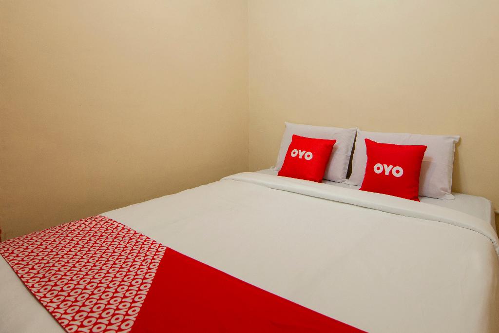 OYO 2045 Hotel 211