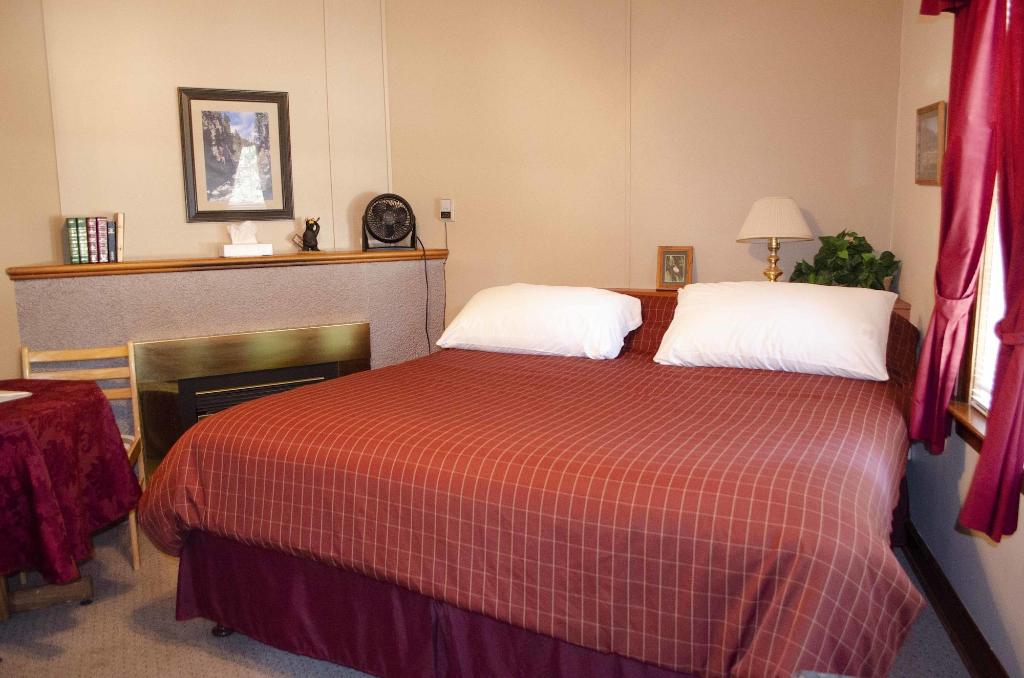 Crandell Mountain Lodge