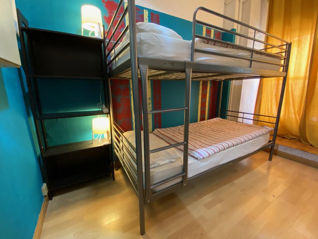 Bed Madrid Hostel