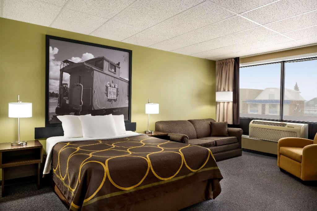 Super 8 By Wyndham Hearst On
