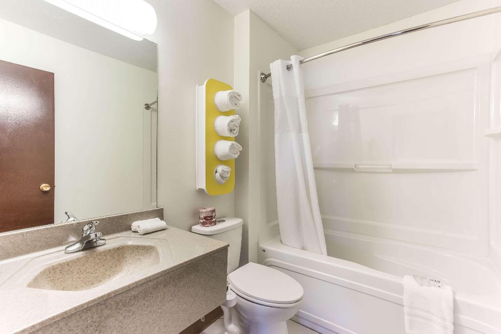 Motel 6 Lethbridge, AB
