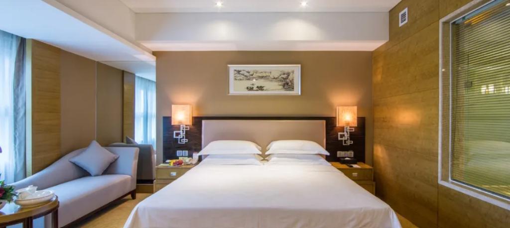 Aile Crown Holiday Hotel