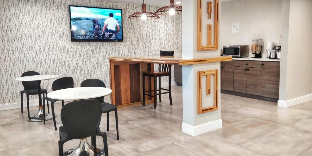 Arya Inn & Suites