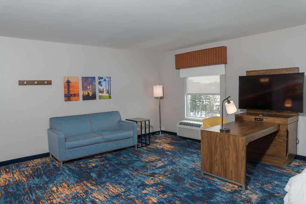Hampton Inn & Suites Erie/Bayfront