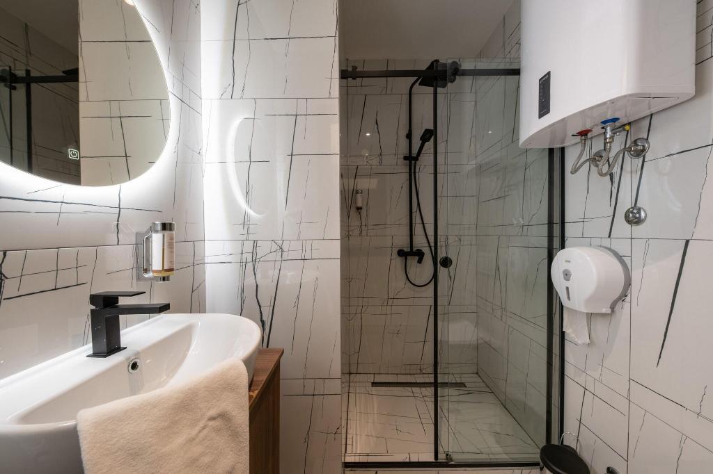 Kings Palace Suites