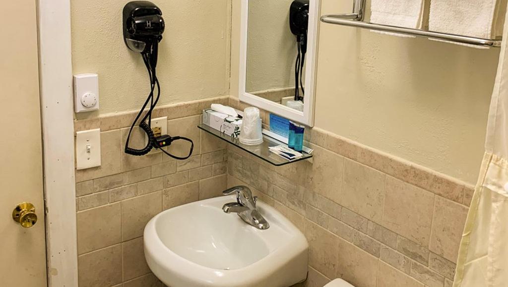 Hampton Motor Inn
