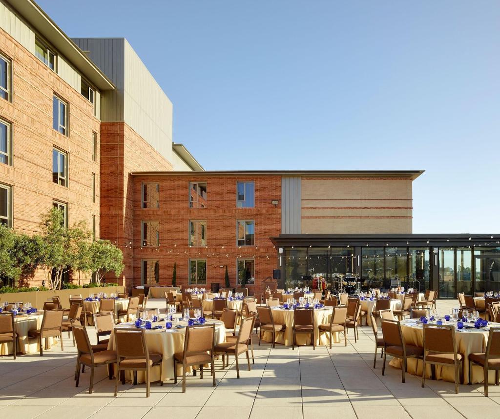 Hotel UCLA Meyer And Renee Luskin Conference center, USA, Los Angeles. Großes 1