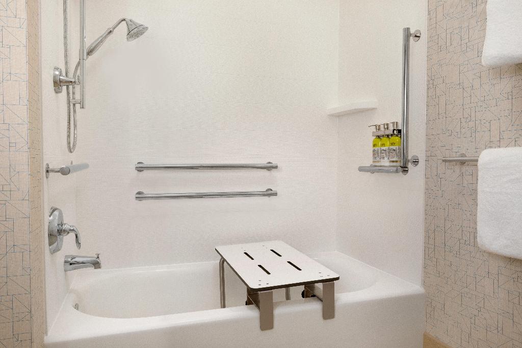 Holiday Inn Express & Suites Beaver Dam By IHG