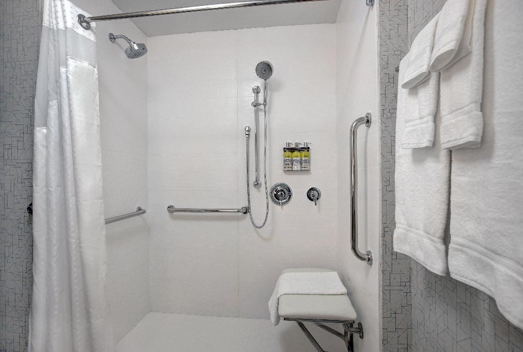 Holiday Inn Express Milwaukee Downtown