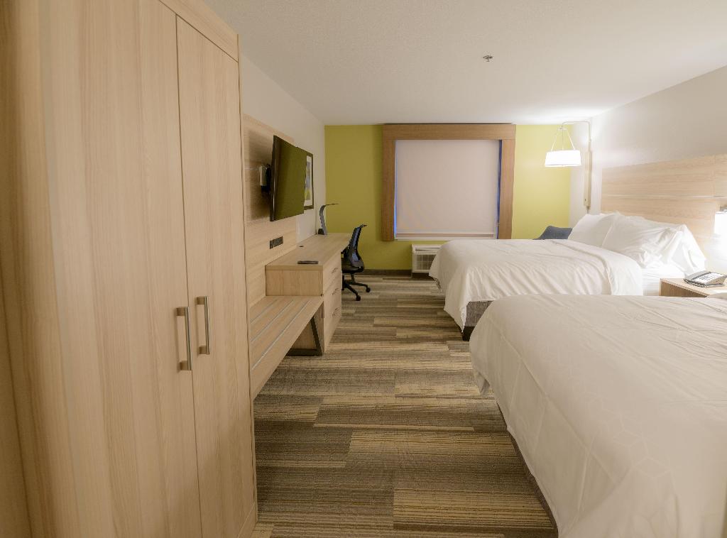 Holiday Inn Express and Suites Dayton East Beaverc