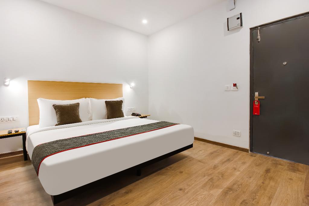 Super Townhouse The Cinco Htl near ESI Hospital
