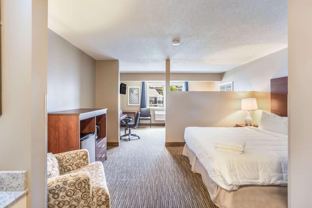 Quality Inn & Suites Gorham Riverside
