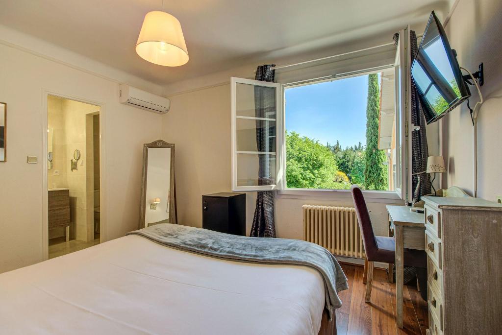 Logis Hostellerie Blason De Provence