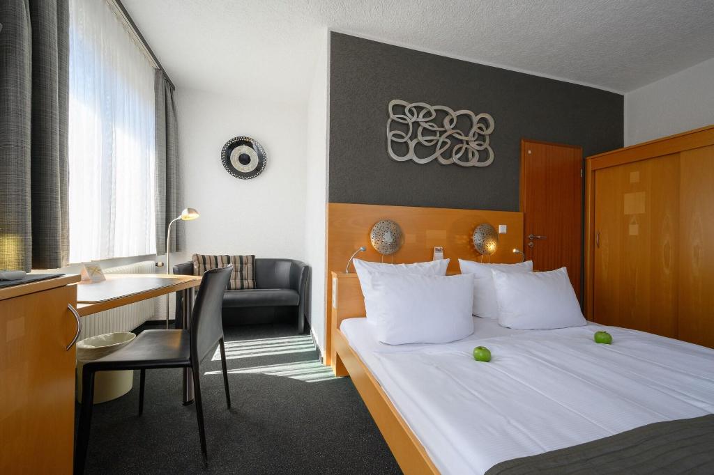 Hotel H.E.Y.M.A.N.N.